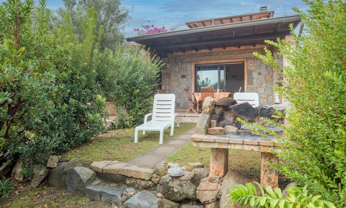 Sant'Elmo House | Cosy apartment in villa for 6 guests with A/C, TV, terrace and pets allowed