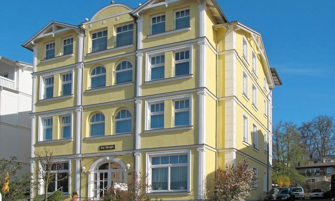 Sellin Villa | Cosy apartment in villa for 4 guests with WIFI, TV, terrace and pets allowed