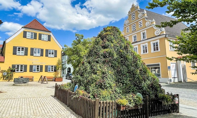 Wemding House | Cosy apartment in villa for 4 guests with WIFI, A/C, TV, terrace and pets allowed