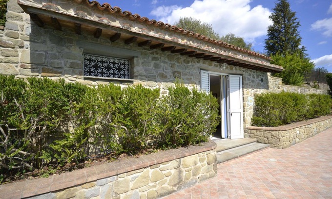 Il Borgo Villa | Cosy apartment in villa with WIFI, hot tub, A/C, pool, TV and panoramic view, close to Cortona