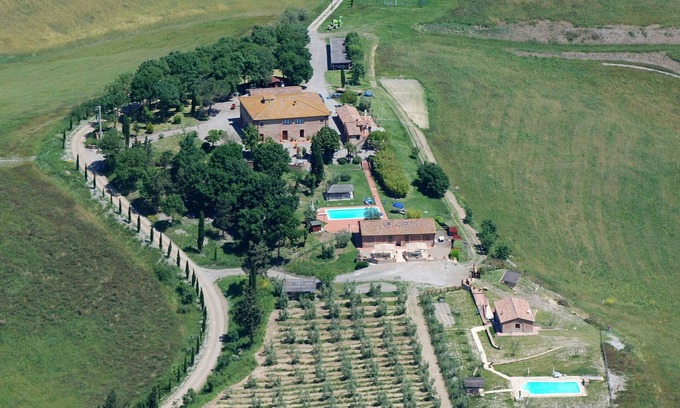 Peccioli Villa | Cosy apartment in villa for 3 guests with WIFI, pool and panoramic view