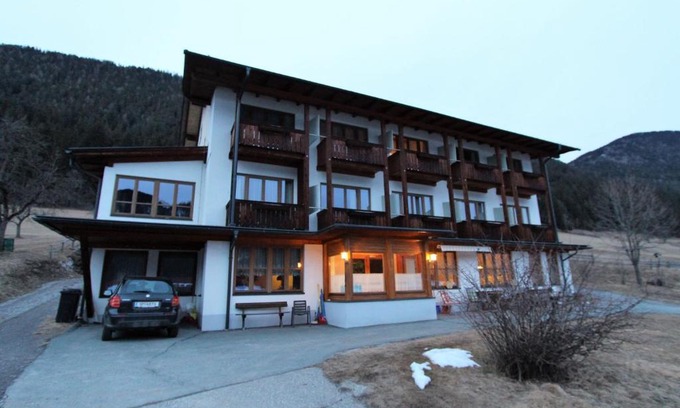 Neusach Apartment | Cosy Apartment in Weissensee near Ski Lift