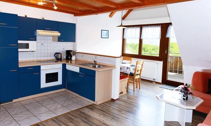 Hohenbodman Apartment | Cosy Apartment “Mayer Burghöfe FeWo 4” with Wi-Fi, Balcony & Garden; Parking Available