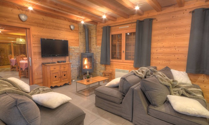 Morillon Ski Chalet | Cosy chalet, 8 bedrooms, 8 showers rooms, access to slopes and shops by foot