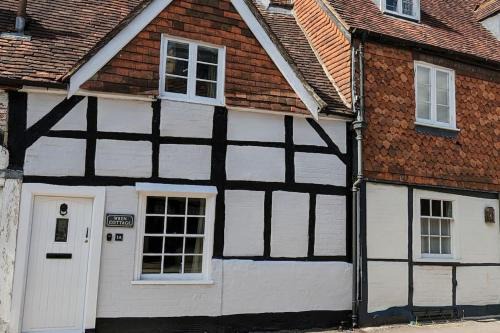 Marlborough House | Cosy character cottage in central Marlborough UK