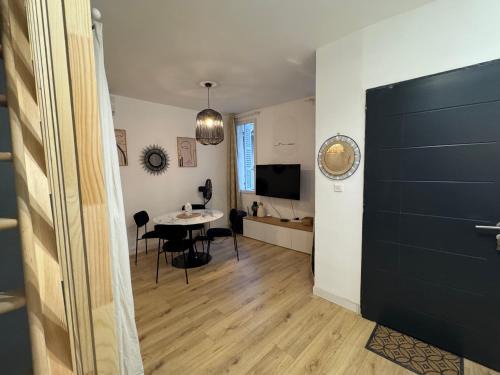 La Ciotat Apartment | Cosy cottage by Alice Mer Sable Doré Parking