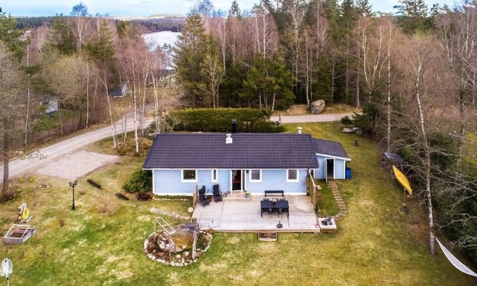 Oxaback Cottage | Cosy cottage near lake with indoor fireplace