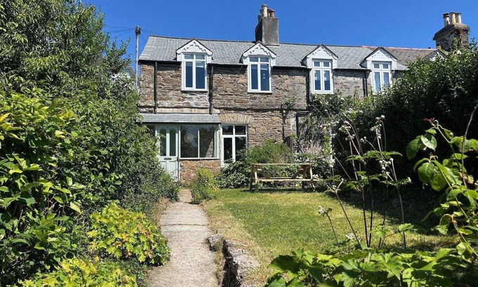 Plymouth Cottage | Cosy Cottage with Garden, Plymouth