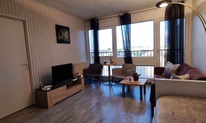 Livry-Gargan Apartment | Cosy F1 apartment near Stade de France, Paris and Disneyland