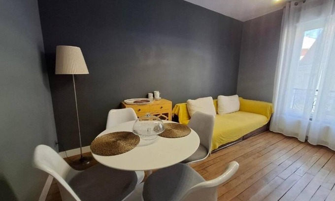 Maisons-Alfort Apartment | Cosy F2 at the gateway to Paris - 6 min by RER from Paris Gare de Lyon
