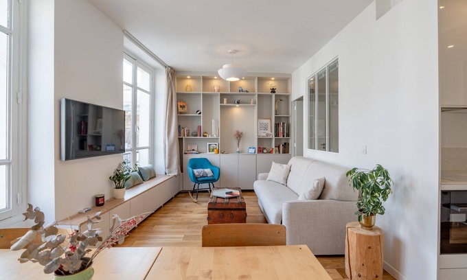 Saint-Vincent-de-Paul Apartment | Cosy Faubourg St Martin retreat