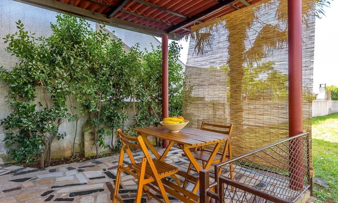 Stinjan House | Cosy holiday home with terrace and grill