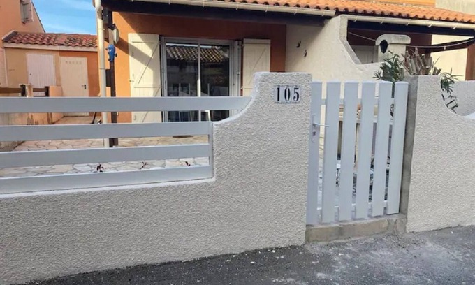 Narbonne-Plage House | Cosy house 200 metres from the sea with outdoor area and private parking