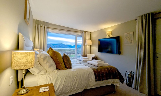 Ardelve Apartment | Cosy Luxury Apartment for up-to two adults with amazing views in the Highlands