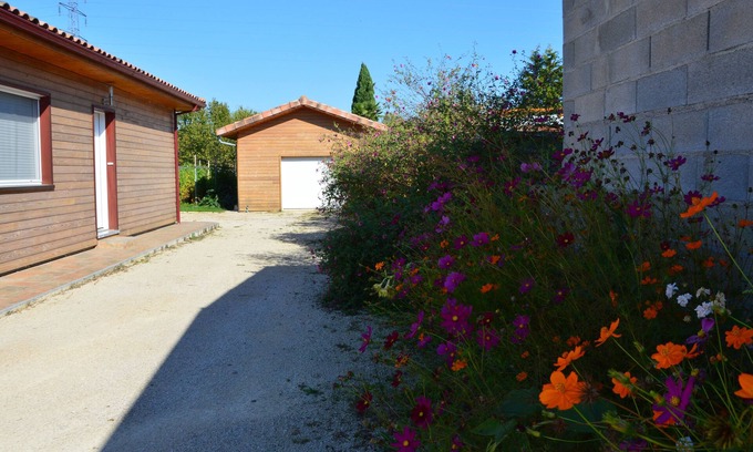 Montauban Apartment | Cosy new apartment with wooded garden near Montauban town center