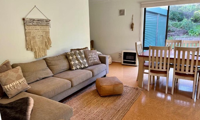 Waterhouse House | Cosy On Tobruk