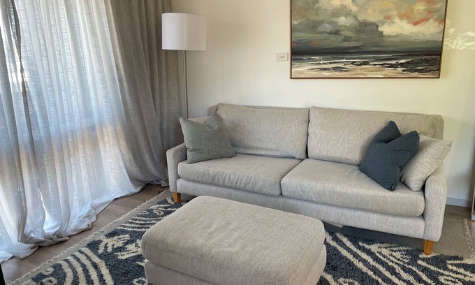 Niddrie Villa | Cosy pad close to airport