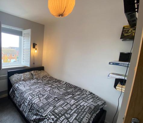 Sittingbourne House | Cosy room near all amenities with free parking and WiFi