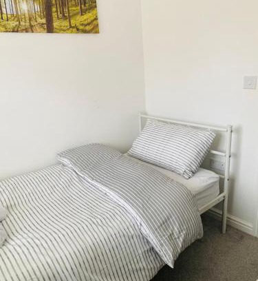 Upton House | Cosy Single Room close to Northampton central