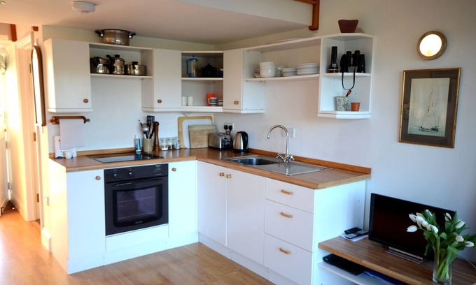 Bantham Apartment | Cosy studio flat with lovely waterside views, near beach in Bantham, South Devon