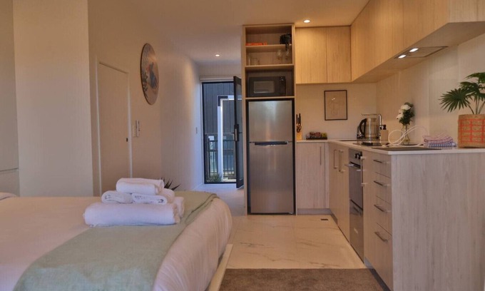 Henderson House | Cosy Studio in Awaroa Road
