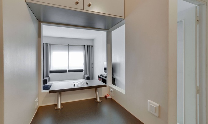 Batignolles Apartment | Cosy Studio in Paris 17th ID 326
