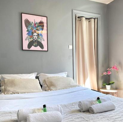 Ternes Apartment | Cosy Studio Near Arc de Triomphe