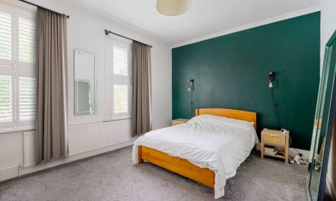Penge and Cator House | Cosy tranquil 3 bed semi-detach house on quite leafy street