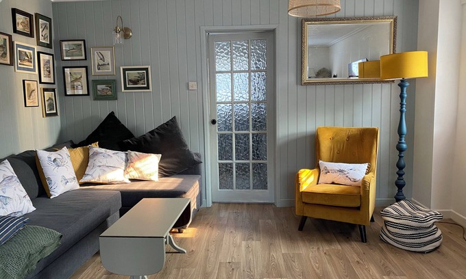 Exmouth House | Cosy two-bed beach house, great location, one minute walk to Exmouth sea front