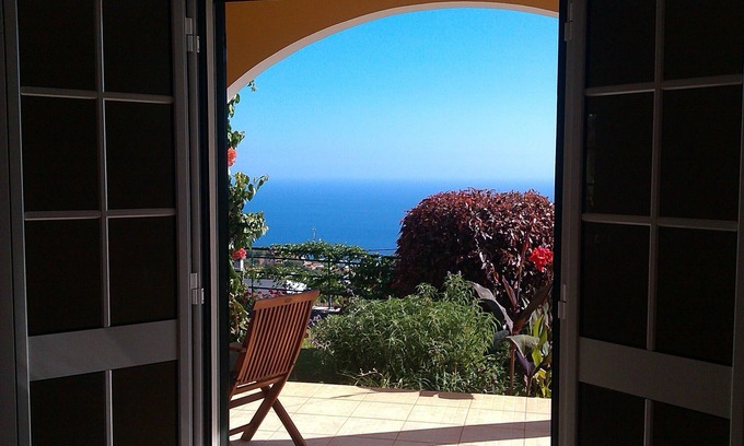 Estreito da Calheta House | Cottage with stunning views of the Atlantic Ocean and the mountains - Casa Laurisol