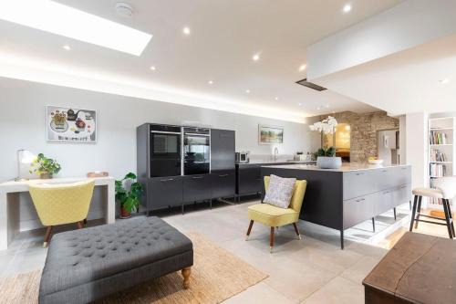 Nailsworth House | Cotswold Hillside Retreat with Stunning Views