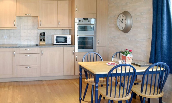 West Bay Cottage | Cottage ∙ 2 bedrooms ∙ 3 guests