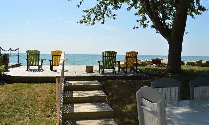 Leamington Cottage | Cottage and Guest House; large yard & firepit