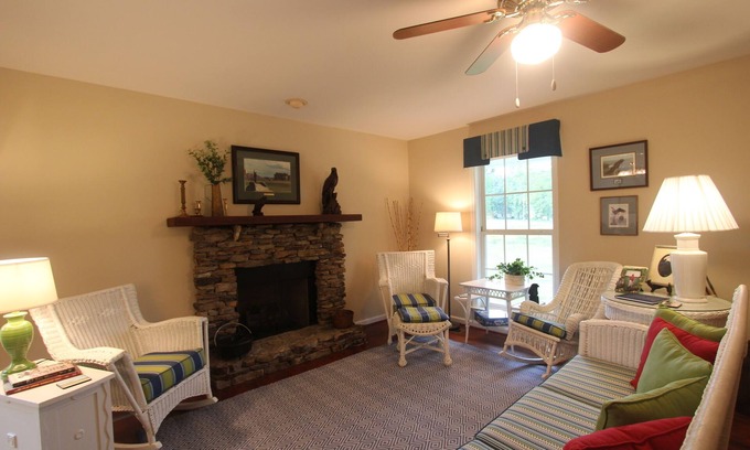 Columbia House | Cottage at historic Armsdale Farm