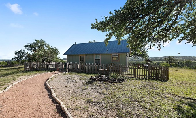 Fredericksburg Cottage | Cottage at Twin Oaks - Dog Friendly - Incredible country views