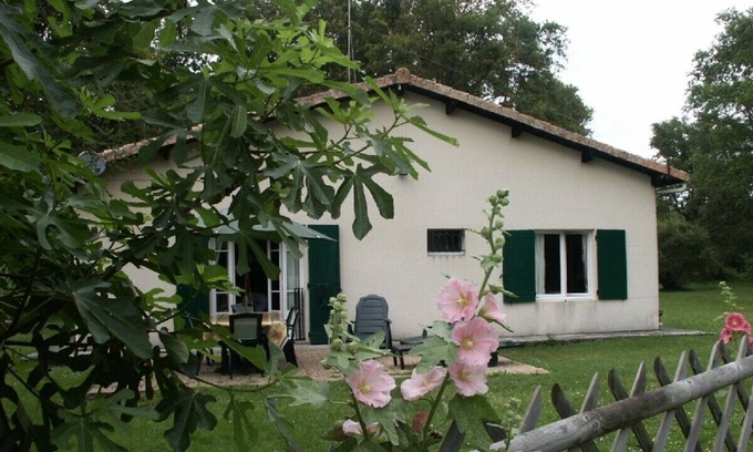 Queyrac Cottage | Cottage close to beaches