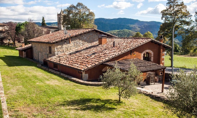 Santa Maria de Besora Cottage | Cottage with pool near Barcelona