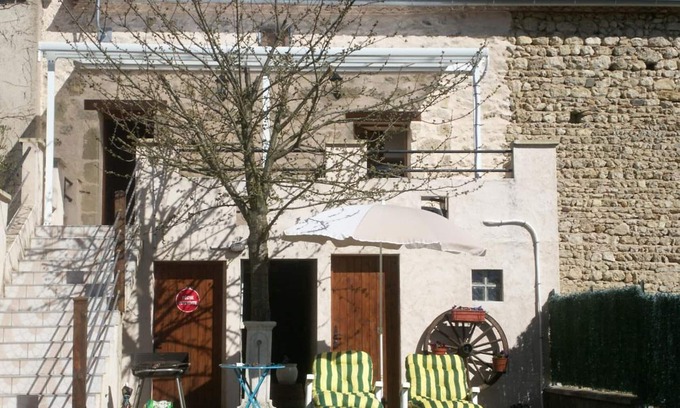 Saint-Germain-de-Salles Cottage | Cottage near Sioule with garden and terrace