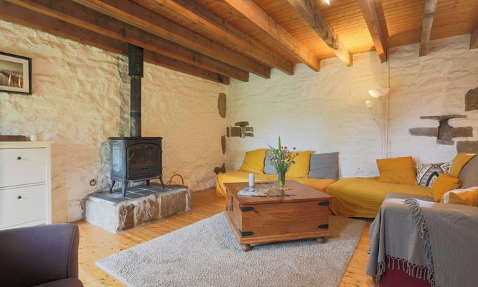 Plounerin House | Cottage 'Gîte Le Louarn' with Shared Pool, Shared Garden and Wi-Fi