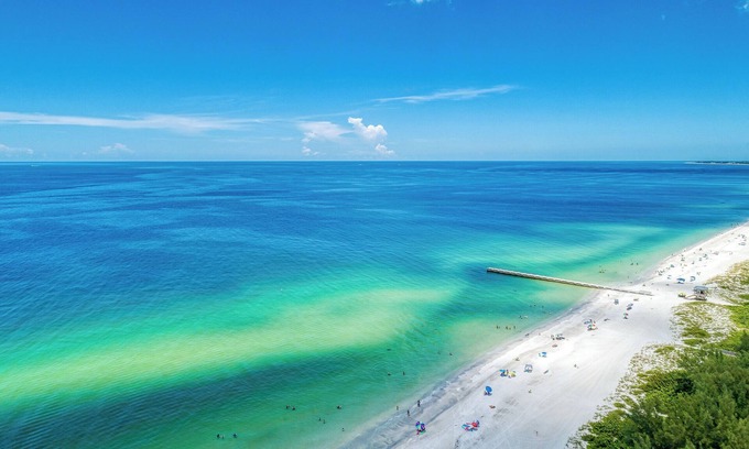 Bradenton Beach House | Cottage Haven-one Minute Walk To The Beach-private Yards-keyless Locks