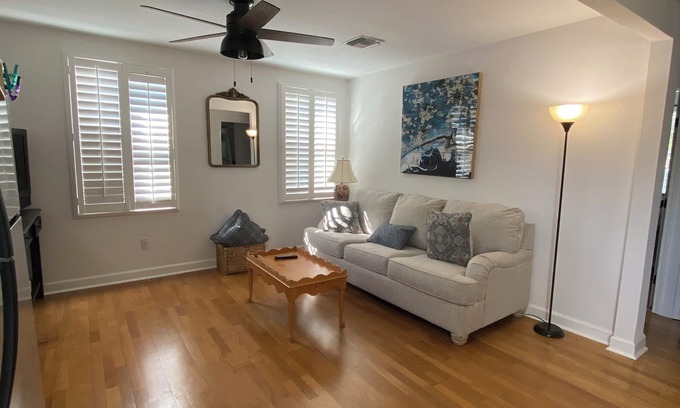 Chalmette House | Cottage home 20 mins from NOLA French Quartern