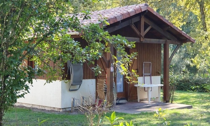 Noaillan Ski Chalet | Cottage in a natural setting by the river