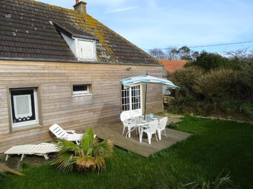 Vicq-sur-Mer House | Cottage in Cosqueville near Normandy Coast