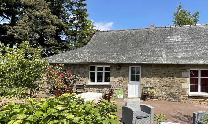 Mantilly Cottage | Cottage in Normandy with Garden and WiFi Included