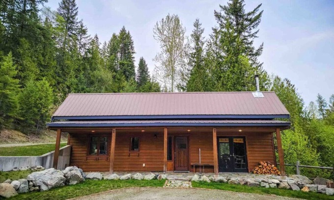 Beasley Cottage | Cottage in "The Woods Nelson" with Lake Views