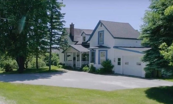 Orford House | Cottage next to National Park, lakes, ski resort and so much more!