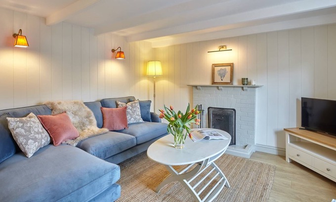 Charlestown House | Cottage on Charlestown Harbour, Private Parking