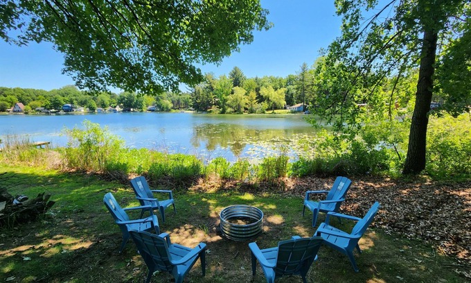 Greenville Cottage | Cottage on Little Blue Lake with Hot Tub!