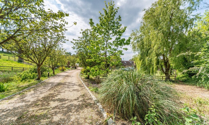 Arundel Cottage | Cottage on outskirts of Arundel with private secure parking