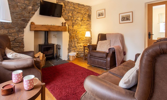 Brondini Cottage | Cottage - Sleeps 4 - Garden - Parking